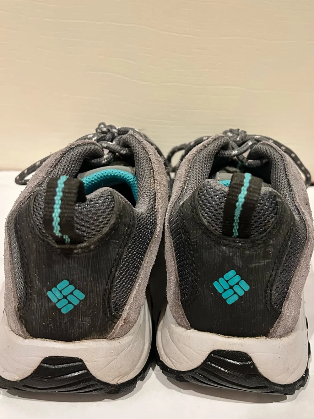 Worn 2X Columbia Crestwood trail shoe Grey and Teal Women's Trail Shoe size 8.5 - Picture 6 of 8
